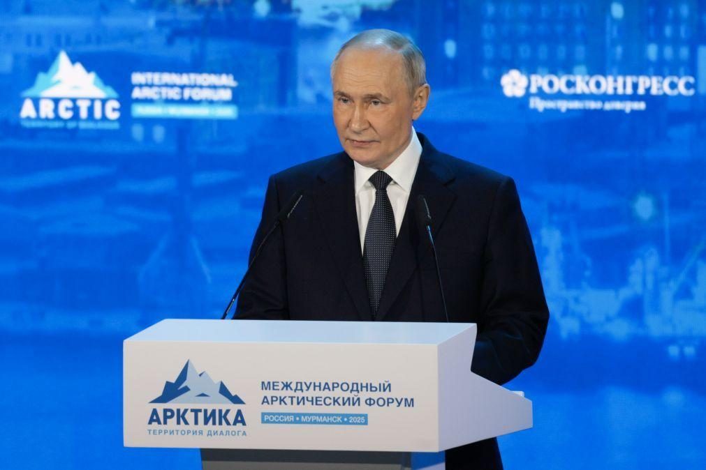 Putin leva a sério planos de Trump para a Gronelândia e alerta para conflitos no Ártico