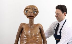 Modelo original do E.T. de Steven Spielberg vai a leilão em Nova Iorque