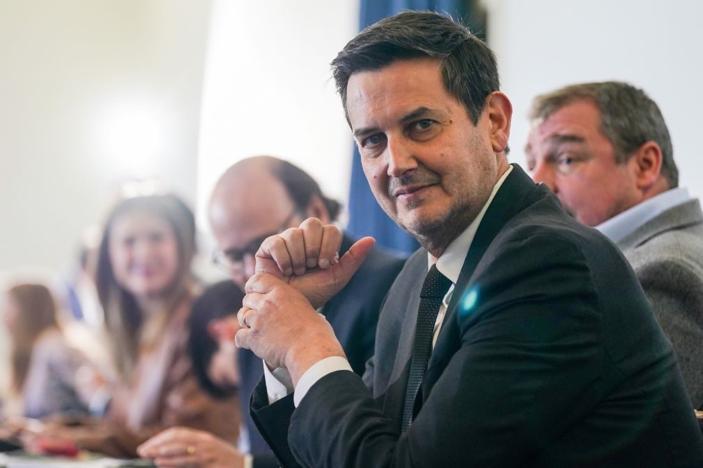 IL promete baixar impostos para romper com estagnação económica