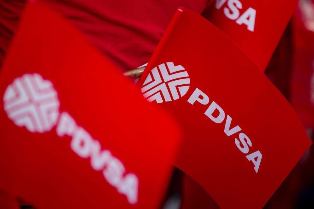 Trump revoga autorizações de petrolíferas que exportam petróleo venezuelano