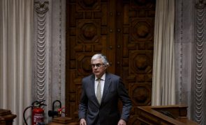 Aguiar-Branco defende que parlamentos mostram apoio consensual de cidadãos à causa ucraniana