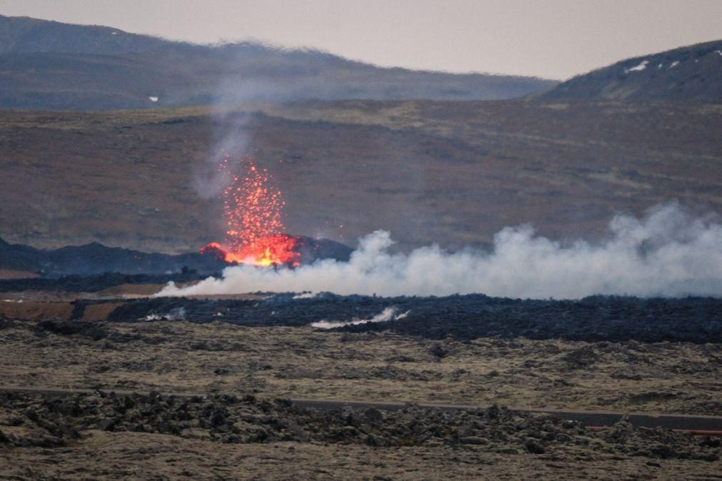 Islândia prepara-se para erupção vulcânica em Grindavik