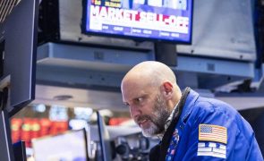 Wall Street mantém série de perdas na abertura e principais índices baixam 3,5%