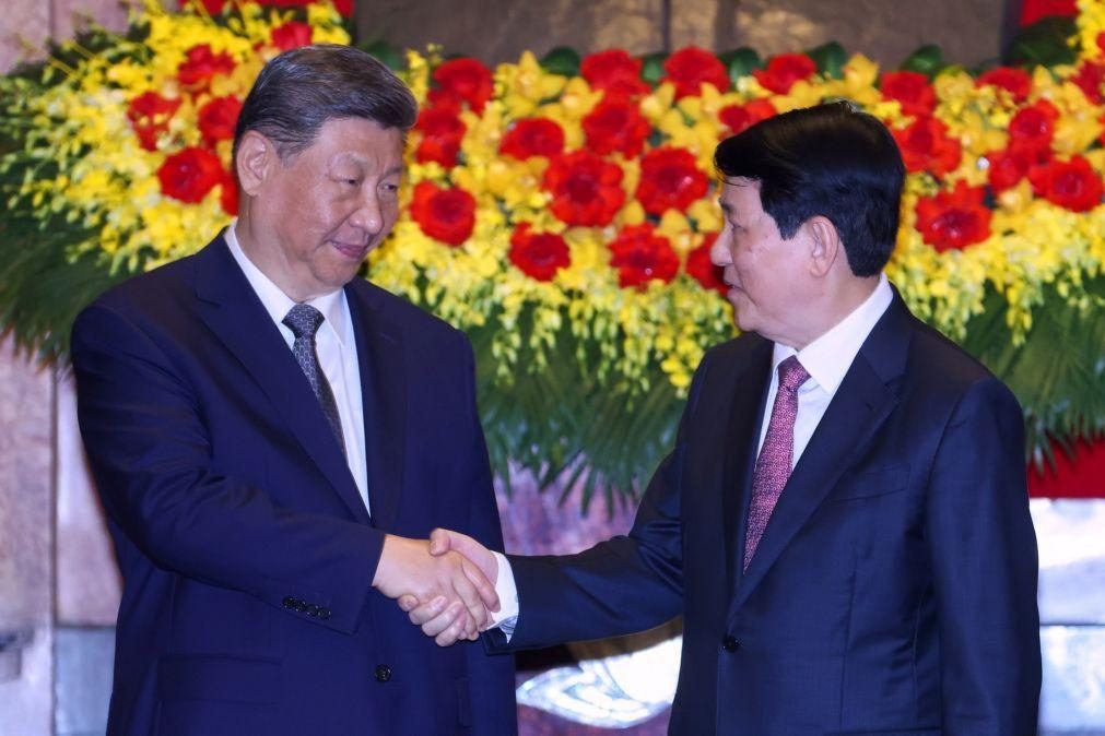 Vietname e China assinam 45 acordos de cooperação durante visita de Xi Jinping