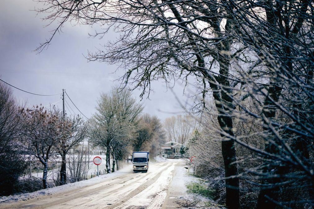 Minho e Vila Real sob aviso amarelo devido à queda de neve