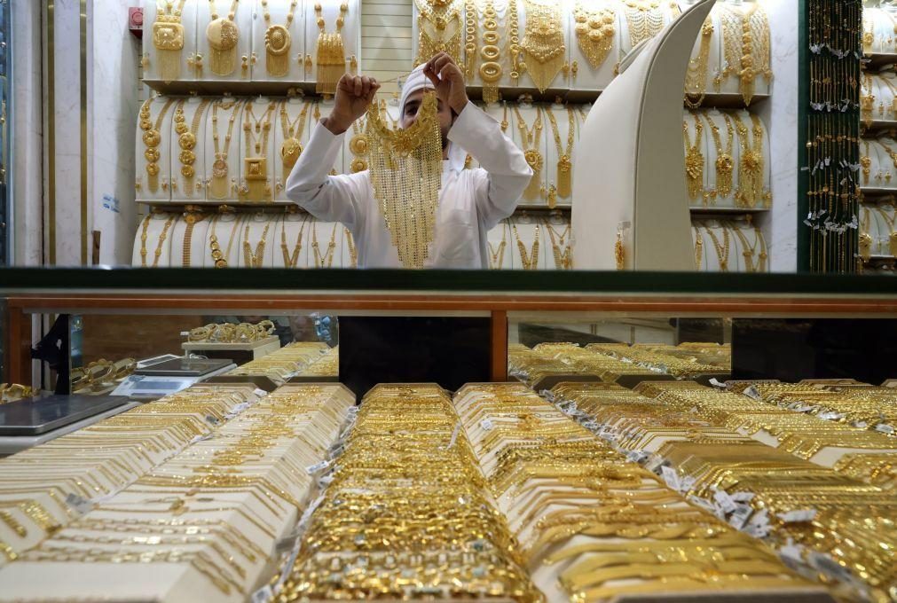 Preço do ouro continua a bater recordes e ultrapassa 3.357 dólares por onça