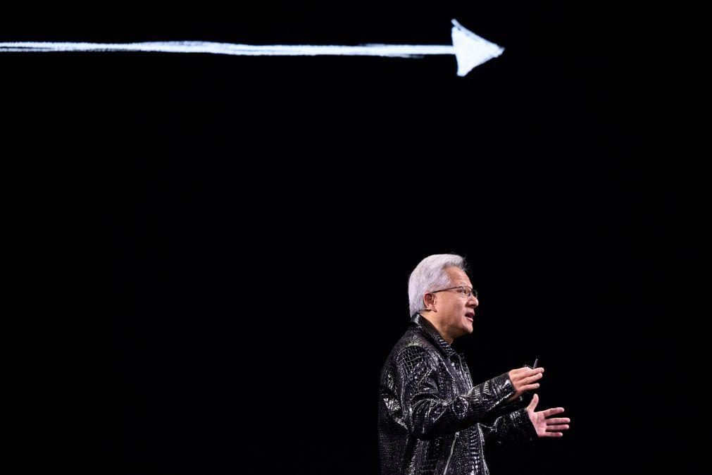 CEO da Nvidia visita China e pretende continuar a exportar para o país