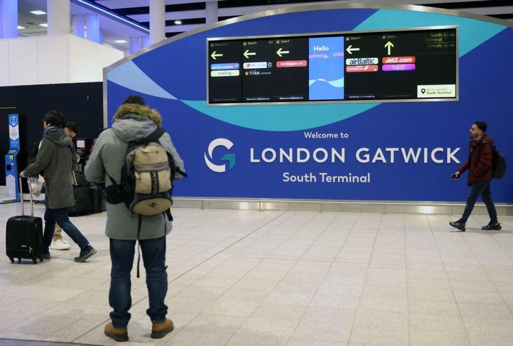 Trabalhadores de empresa de 'handling' no aeroporto de Gatwick em greve a partir de hoje