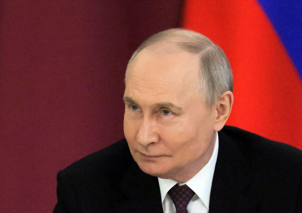 Putin determina cessar-fogo das forças russas durante a Páscoa