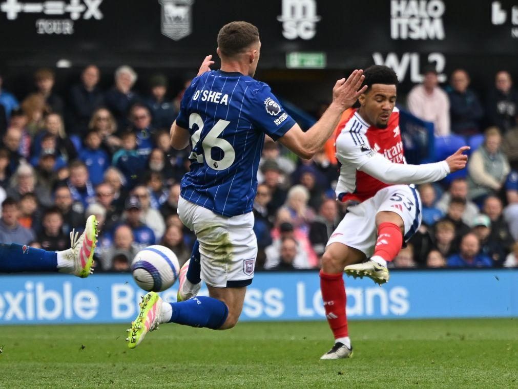 Arsenal vence e adia festa do título do Liverpool, Vitor Pereira bate Ruben Amorim