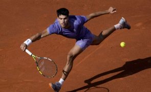 Alcaraz desce ao terceiro lugar no ranking com Zverev a subir ao segundo posto
