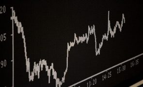 Défice da zona euro recua para 3,1% e dívida sobe para 87,4% em 2024