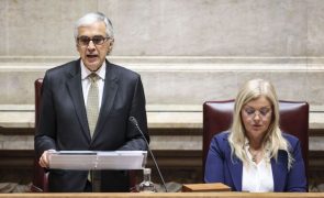 Aguiar-Branco considera que sessão do 25 de Abril no parlamento respeita legado de Francisco