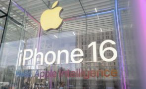 Comissão Europeia multa Apple em 500 milhões de euros e Meta em 200 milhões