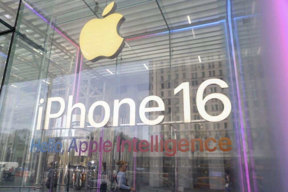 Comissão Europeia multa Apple em 500 milhões de euros e Meta em 200 milhões