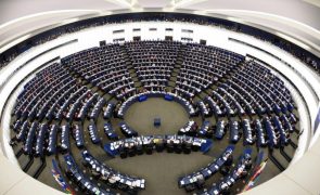 China vai suspender sanções a eurodeputados com vista a acordo de investimento