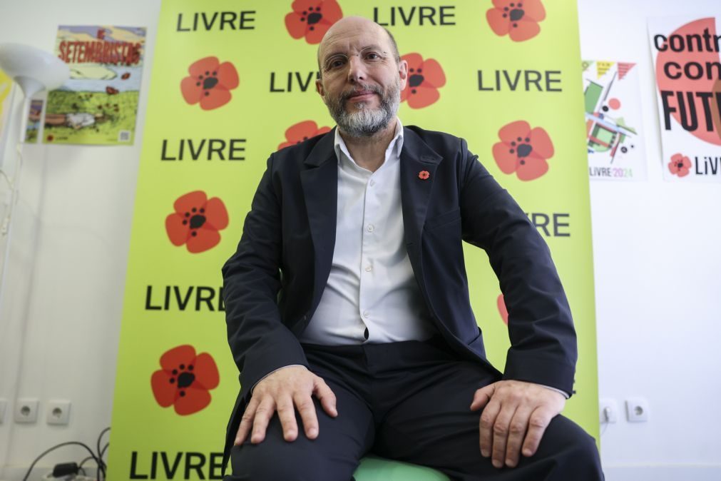 Rui Tavares sugere que Governo cancelou agenda do 25 de Abril para agradar eleitorado do Chega