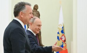 Presidente russo recebe enviado norte-americano para discutir plano de paz