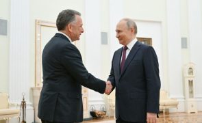 Putin e enviado da Casa Branca discutem negociações diretas com Kiev
