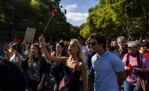 Ânimos acalmaram no Rossio em Lisboa e passam a clima de festa pela liberdade