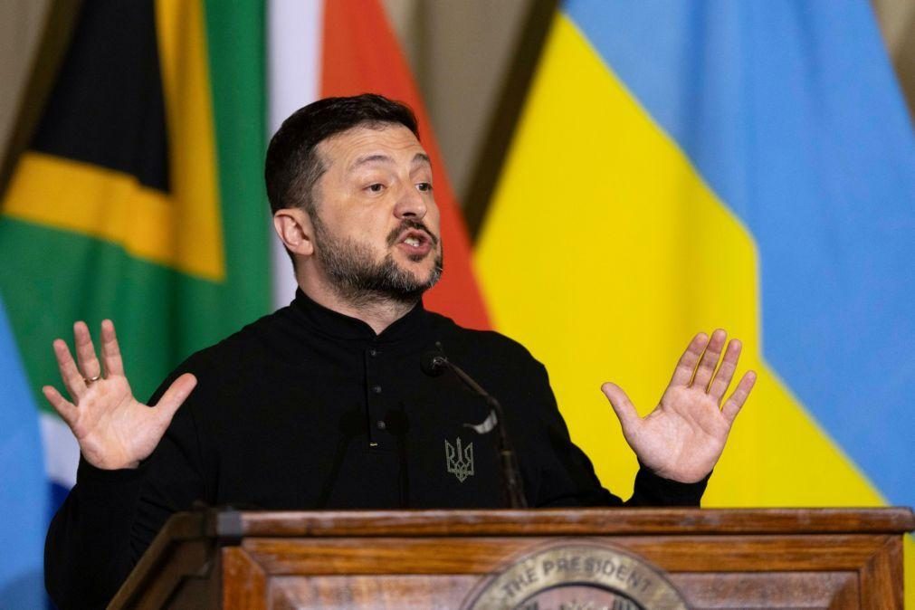 Zelensky admite faltar ao funeral do Papa e reafirma que não cederá a Crimeia