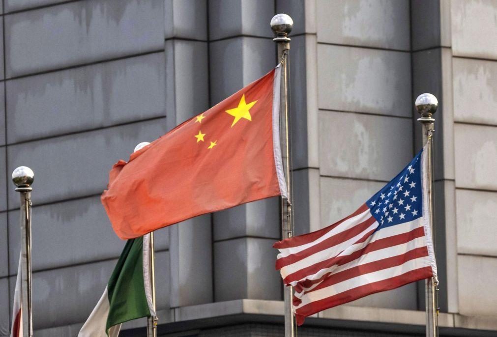 China desmente Trump sobre negociações comerciais com Estados Unidos
