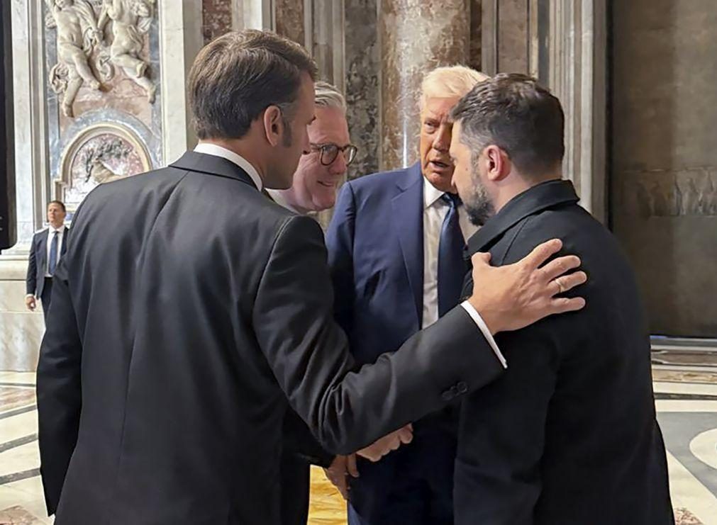 Trump, Zelensky, Macron e Starmer com conversa