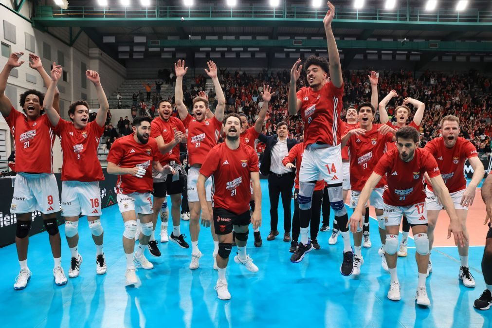Benfica volta a vencer Sporting e fica a um triunfo do título nacional de voleibol