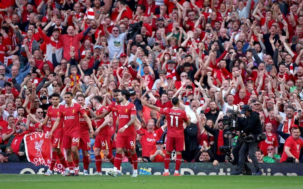 Liverpool assegura 20.º título de Inglaterra a quatro jornadas do fim