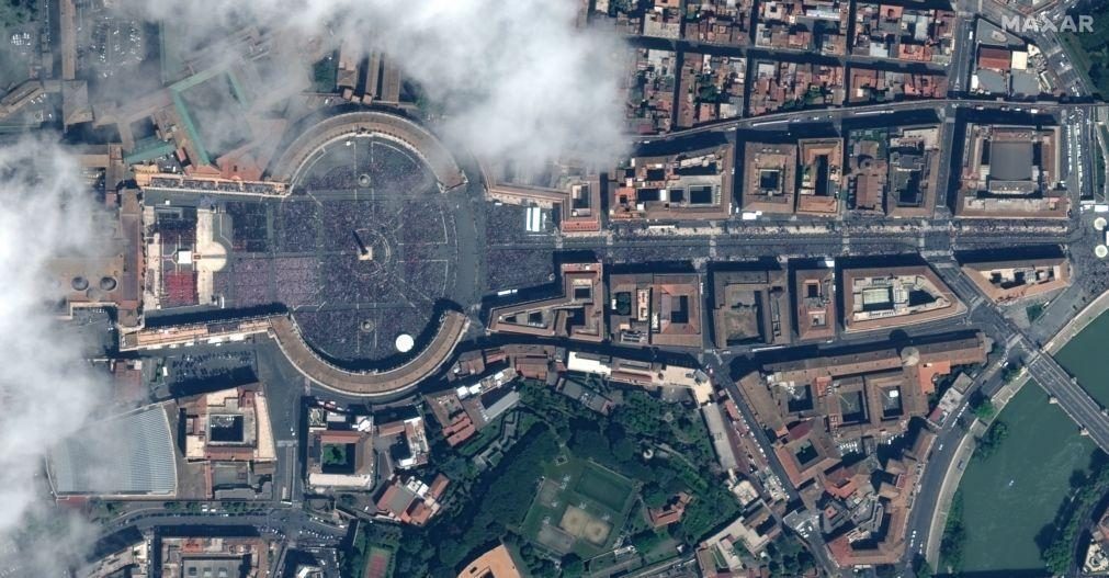 Volta a Itália dedica a Papa Francisco etapa que atravessa Vaticano