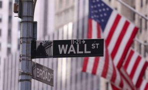 Wal Street fecha em alta com baixa das taxas alfandegárias sobre setor automóvel