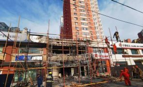 Explosão de gás e fogo posto excluídos em incêndio na China que fez 22 mortos