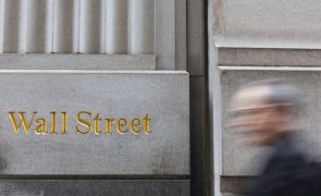 Wall Street em queda após contração da economia no 1.º trimestre