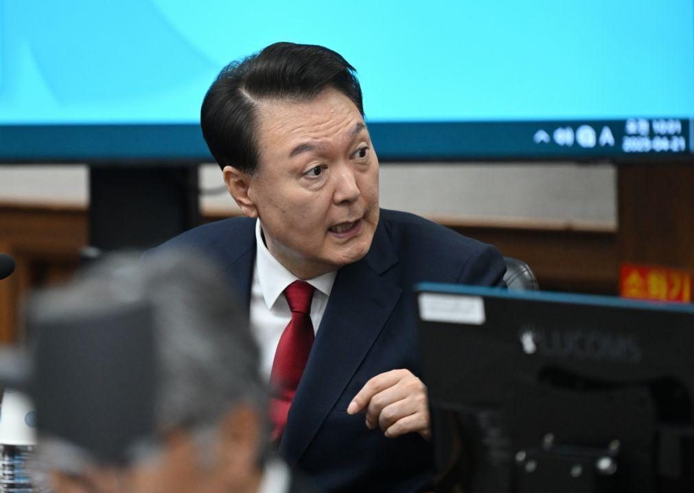 Ex-presidente deposto da Coreia do Sul Yoon Suk-yeol acusado de abuso de poder