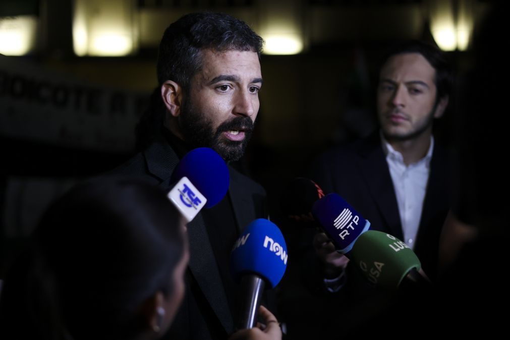 Líder parlamentar do BE recusa ter divulgado informação sobre primeiro-ministro