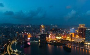Economia de Macau encolhe pela primeira vez em dois anos