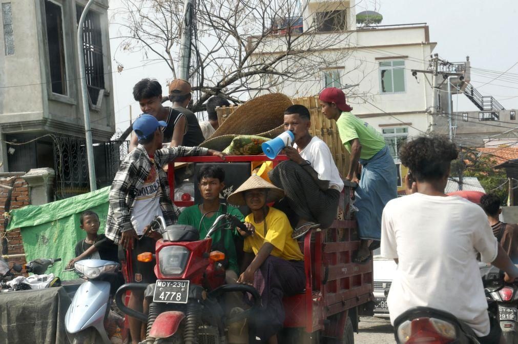 Mais de 200 civis mortos em 243 ataques da junta militar em Myanmar