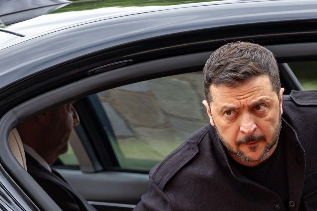 Ucrânia: Zelensky quer mais pressão sobre Moscovo