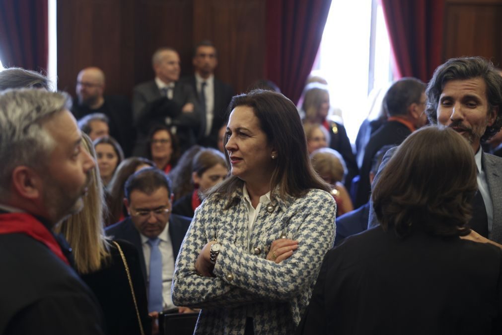 Ministra da Justiça fala em instrumentalização da greve da CP e questiona ausência de serviços mínimos