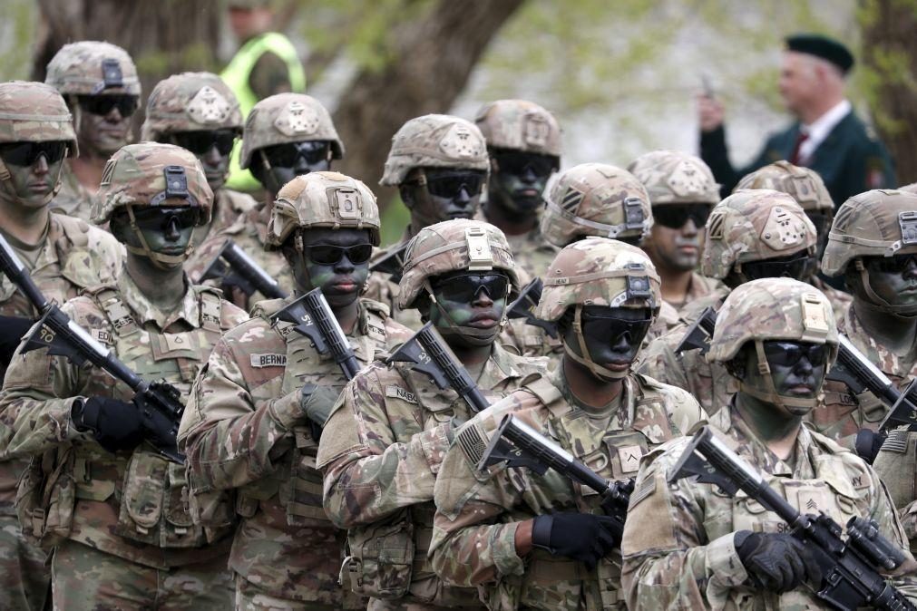 Pentágono determina retirada de até mil militares transgénero do Exército