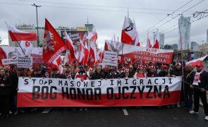 Milhares de polacos contestam migrantes ilegais a dias das presidenciais