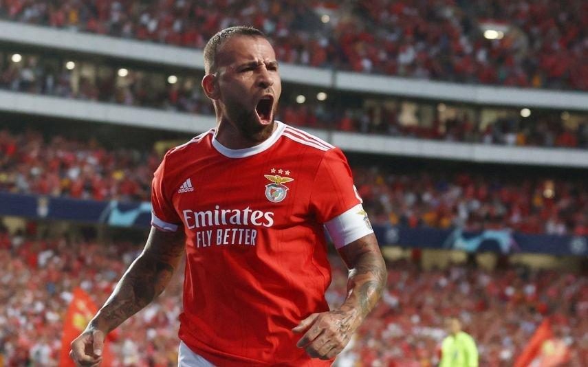 Benfica Onda de Vermelho! A surpreendente receção dos adeptos ao autocarro das águias [Vídeo]