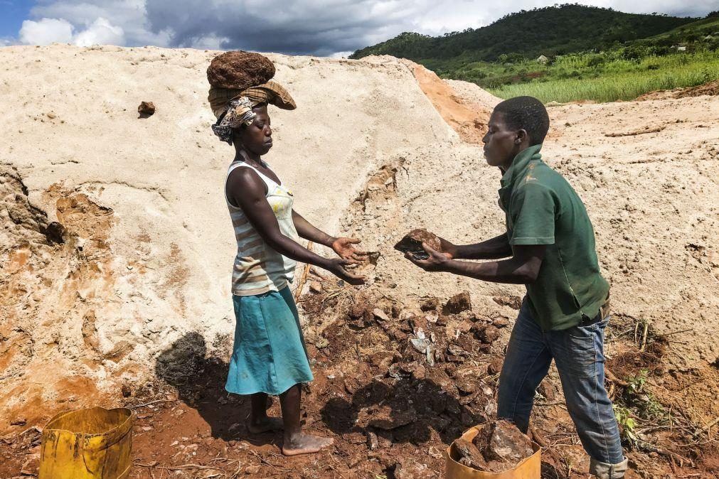 Suspensas cinco mineradoras por crimes ambientais no centro de Moçambique