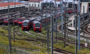 Greve suprimiu 3 em cada 4 comboios até às 12:00 de hoje