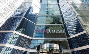 Fitch mantém 'rating' de Cabo Verde em B e vê dívida descer a 98% do PIB em 2026