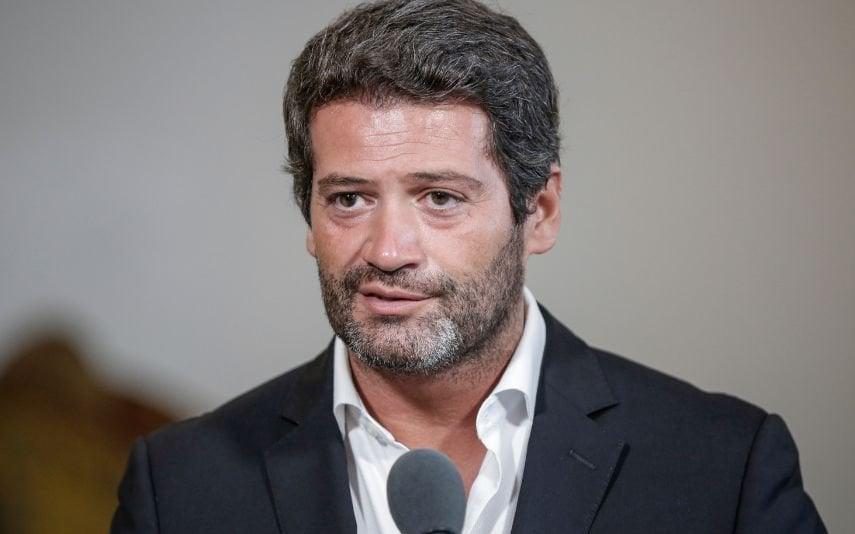André Ventura Líder do Chega retirado do palco após mal-estar