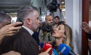 Líder do PS confrontado por Joana Amaral Dias num momento tenso em Setúbal