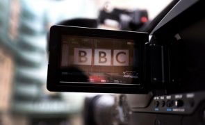 BBC propõe plano para combater desconfiança na informação e nas instituições
