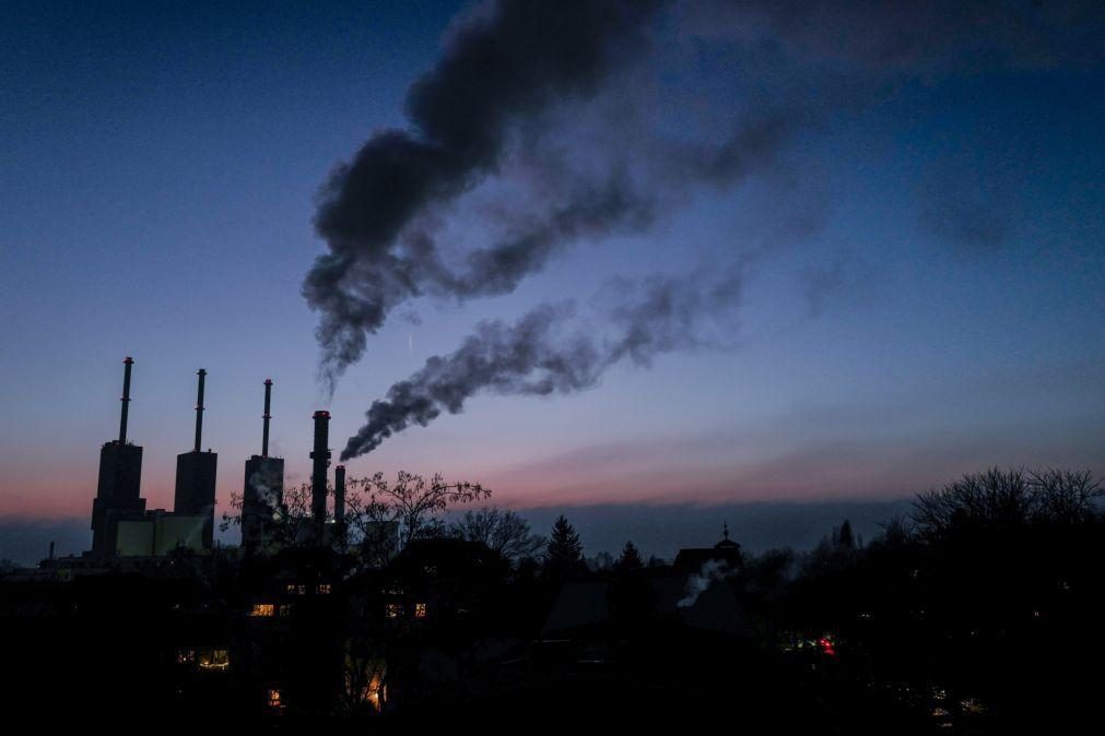 Emissões de gases com efeito de estufa invertem tendência e sobem 2,2% na UE