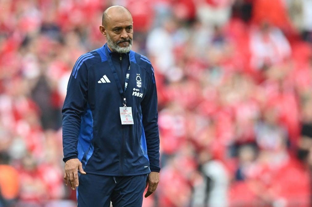 Espírito Santo e Vítor Pereira candidatos a treinador da época da Premier League